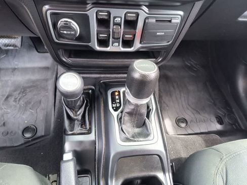 Used 2021 Jeep Gladiator Sport AWD/4WD image 19