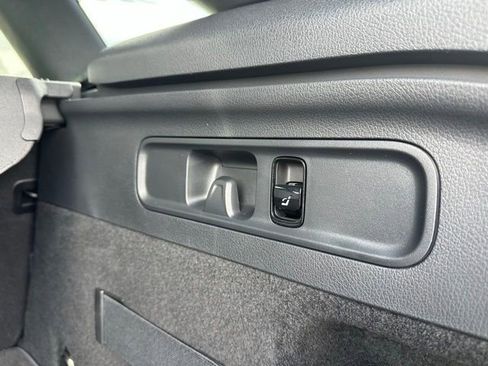 Used 2026 Mercedes-Benz GLC 300 4MATIC image 34
