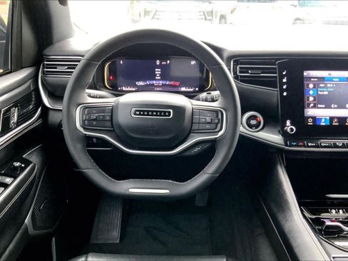 Used 2023 Jeep Wagoneer L 4WD image 5