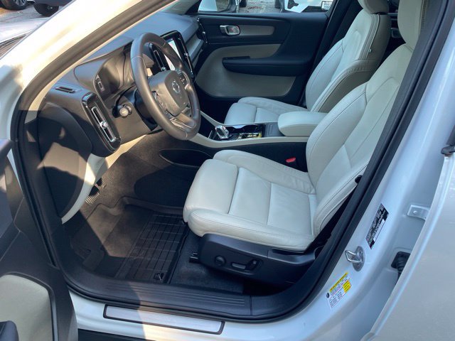 Used 2023 Volvo XC40 B5 Plus w/ Protection Package Premier AWD/4WD image 10