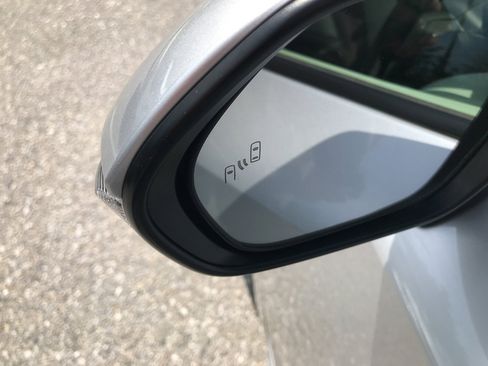 Used 2024 Toyota Corolla SE w/ SE Package FWD image 10