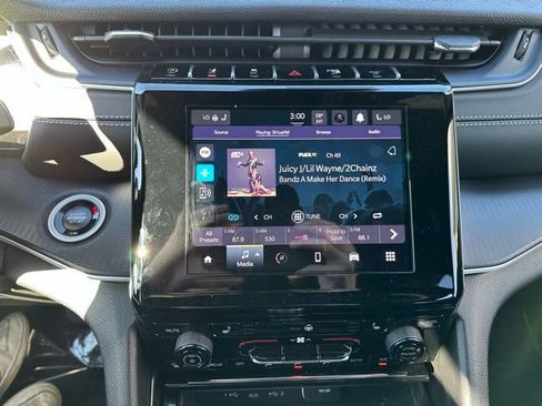 New 2025 Jeep Grand Cherokee L Laredo image 43