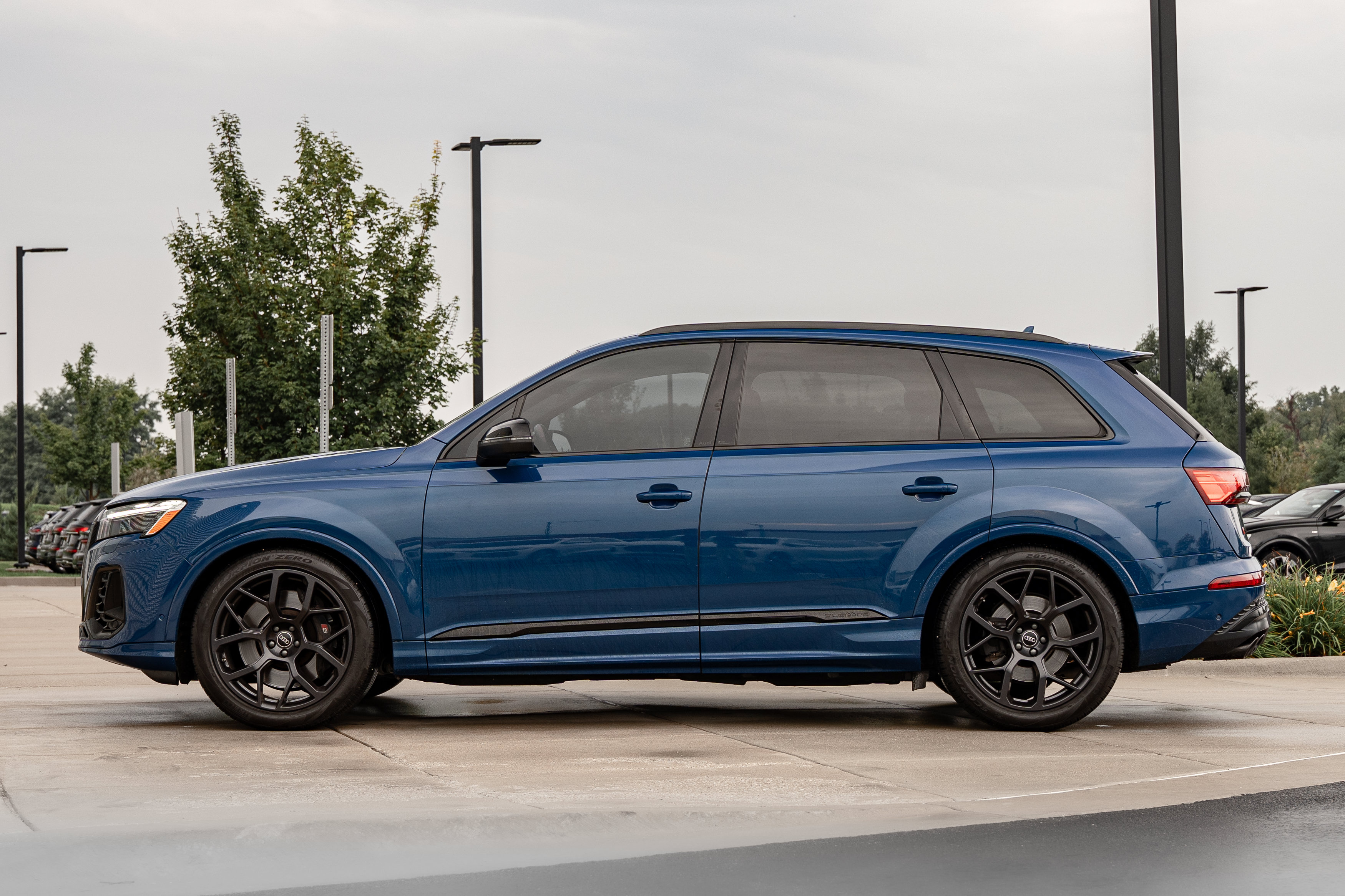 Used 2025 Audi SQ7 Premium Plus AWD/4WD image 6