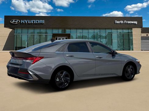 New 2026 Hyundai Elantra SEL Sport Premium FWD image 8