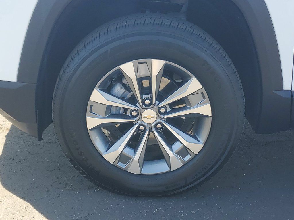 Used 2026 Chevrolet Equinox LT w/ Safety and Technology Package FWD image 32