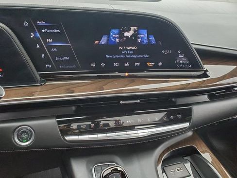 Used 2024 Cadillac Escalade ESV Premium Luxury Platinum w/ Heavy-Duty Trailer Package image 28