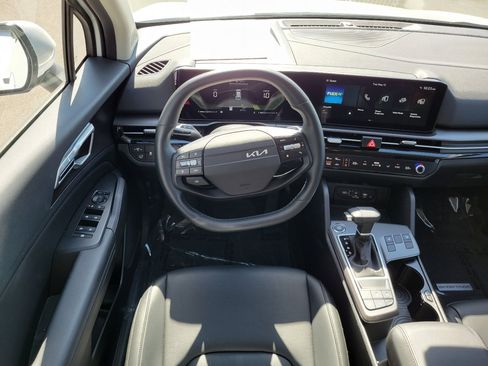 Used 2026 Kia Sportage EX FWD image 11