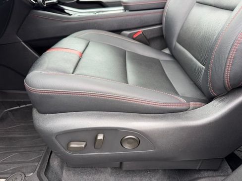 Used 2024 Chevrolet Traverse RS FWD image 22