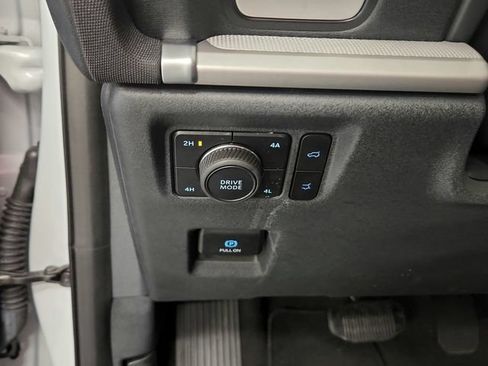 Used 2025 Ford Expedition Active AWD/4WD image 29