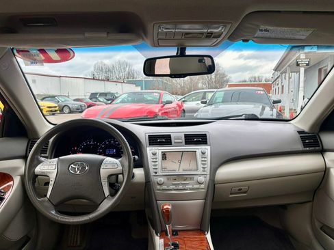 Used 2011 Toyota Camry LE image 12