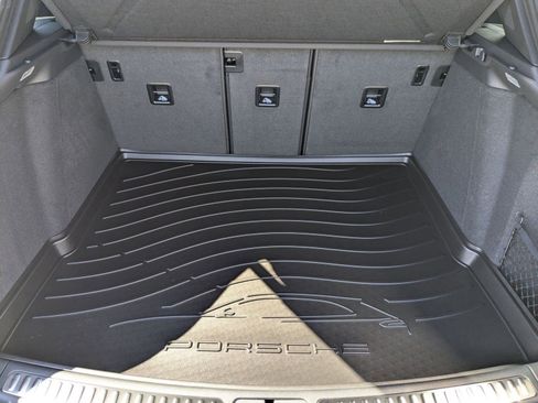Certified 2025 Porsche Macan image 23