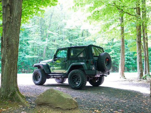 Used 2017 Jeep Wrangler Rubicon AWD/4WD image 13