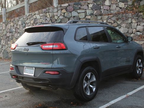 Used 2015 Jeep Cherokee Trailhawk w/ Comfort/Convenience Group image 9