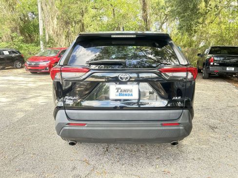 Used 2022 Toyota RAV4 XLE Premium FWD image 7