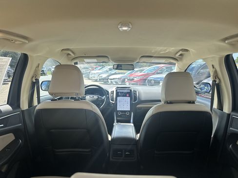 Used 2024 Ford Edge SEL w/ Class II Trailer Tow Package AWD/4WD image 12