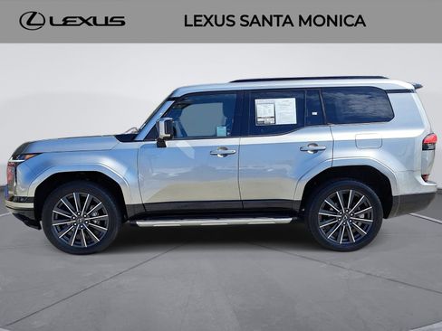 Used 2024 Lexus GX 550 w/ Accessory Package (2T) AWD/4WD image 8