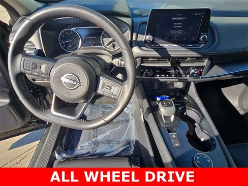 Used 2024 Nissan Rogue SV w/ SV Premium Package image 16