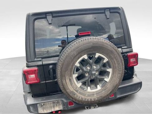 Used 2025 Jeep Wrangler Unlimited Rubicon AWD/4WD image 11