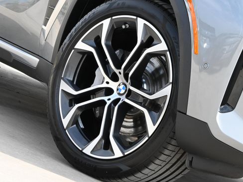 Used 2026 BMW X5 xDrive40i w/ Premium Package image 9