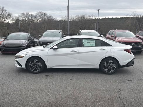New 2026 Hyundai Elantra Limited image 4