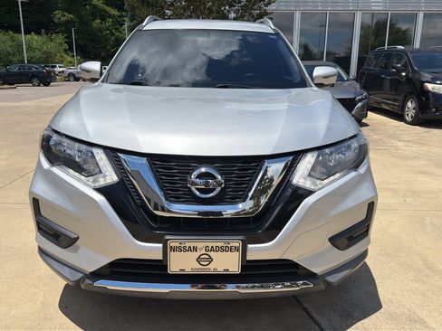 Used 2017 Nissan Rogue SV w/ SV Premium Package FWD image 8