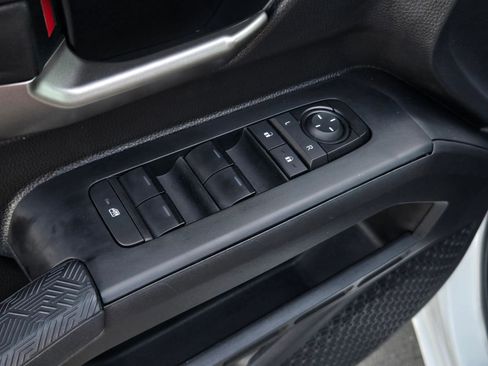 Certified 2025 Toyota Tacoma TRD Off-Road AWD/4WD image 10