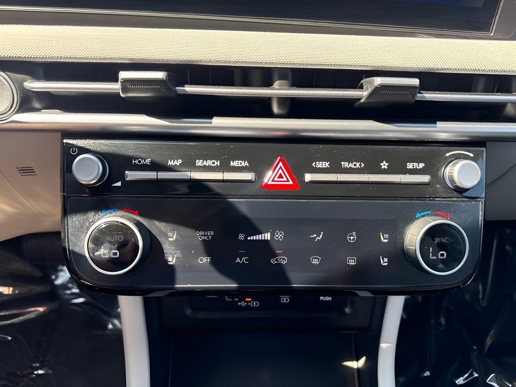 Used 2025 Hyundai Tucson Limited AWD/4WD image 15