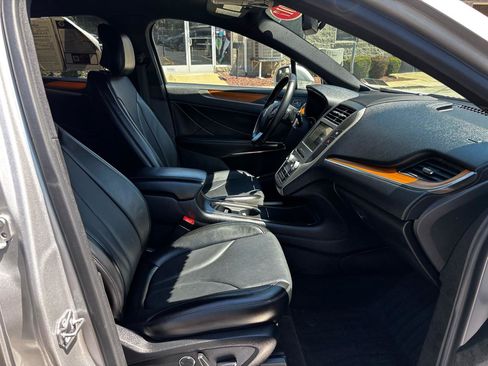 Used 2017 Lincoln MKC Reserve AWD/4WD image 25