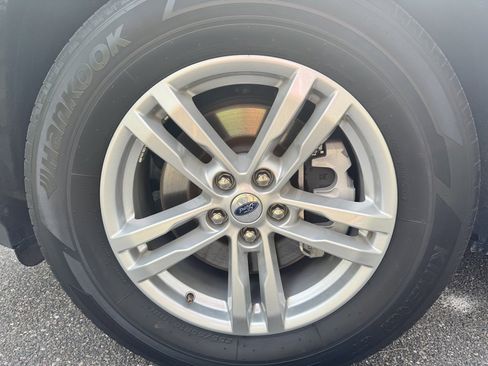 Used 2022 Ford Explorer XLT image 31