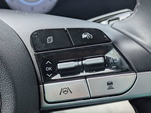Used 2024 Hyundai Elantra Limited FWD image 26