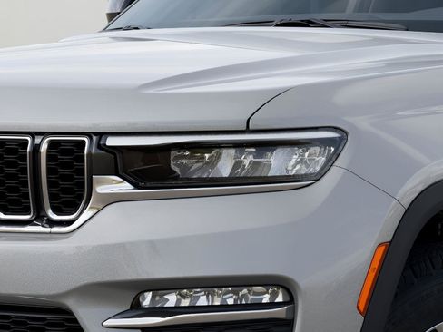 New 2025 Jeep Grand Cherokee Limited image 10