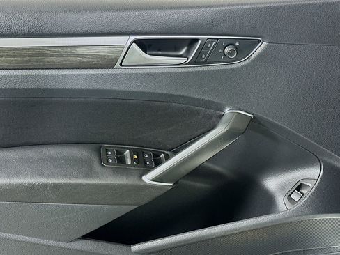 Used 2017 Volkswagen Passat 1.8T SE image 15