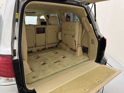 Used 2013 Lexus LX 570 4WD image 36