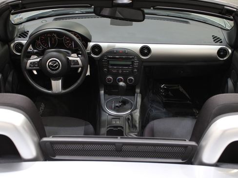 Used 2011 MAZDA MX-5 Miata Touring image 32