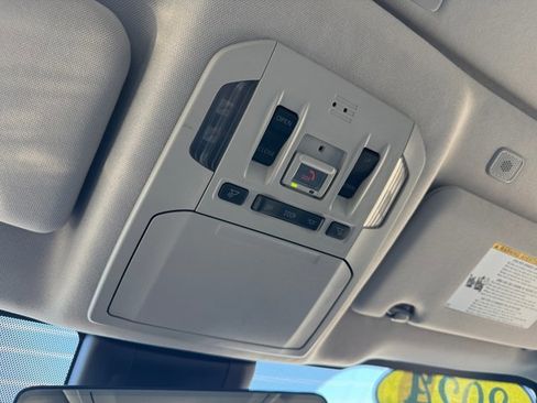 Used 2023 Toyota Highlander XLE image 17