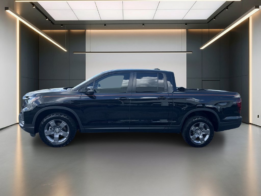 Used 2025 Honda Ridgeline TrailSport image 2