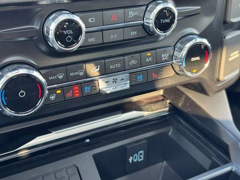 New 2026 Ford F250 Platinum w/ FX4 Off-Road Package image 19