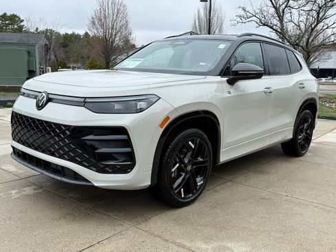 New 2026 Volkswagen Tiguan SE R-Line AWD/4WD image 2