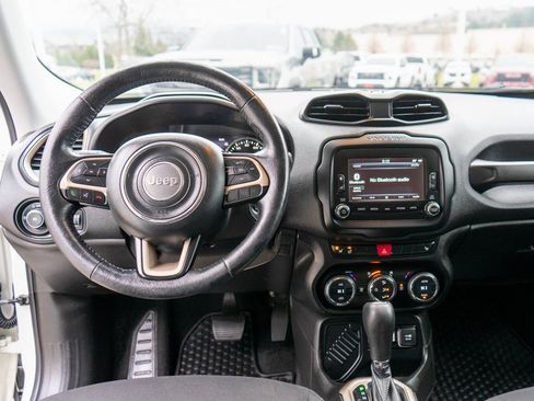 Used 2017 Jeep Renegade Latitude image 13