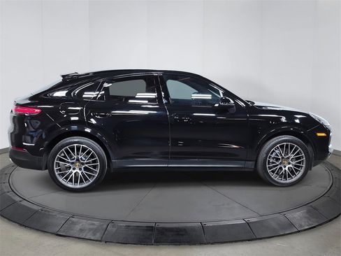 Used 2021 Porsche Cayenne image 8