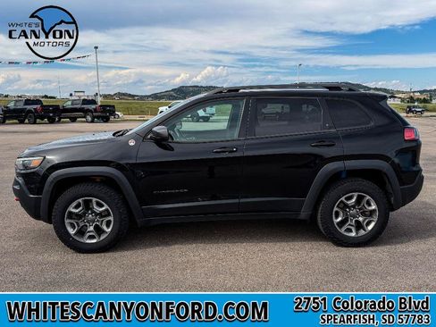 Used 2019 Jeep Cherokee Trailhawk AWD/4WD image 2
