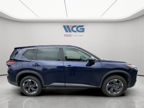 Used 2024 Nissan Rogue SV AWD/4WD image 3