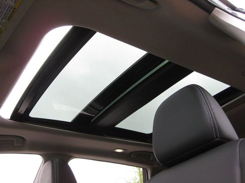 Used 2017 Nissan Murano Platinum w/ Platinum Technology Package FWD image 22