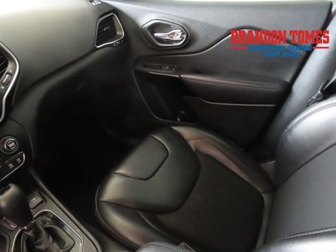 Used 2021 Jeep Cherokee Latitude Plus FWD image 18
