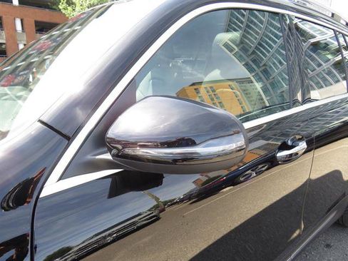 Used 2024 Mercedes-Benz GLB 250 4MATIC image 23