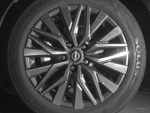 Used 2025 Nissan Altima 2.5 SV FWD image 12
