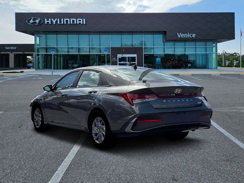 New 2026 Hyundai Elantra Hybrid FWD image 24