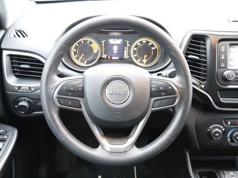 Used 2019 Jeep Cherokee Sport image 19