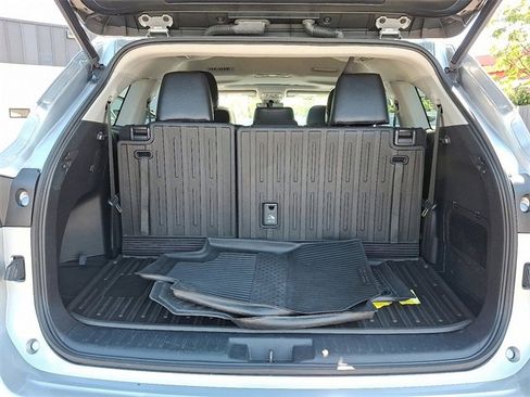 Certified 2022 Toyota Highlander XLE image 28