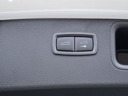 New 2026 Porsche Macan image 19